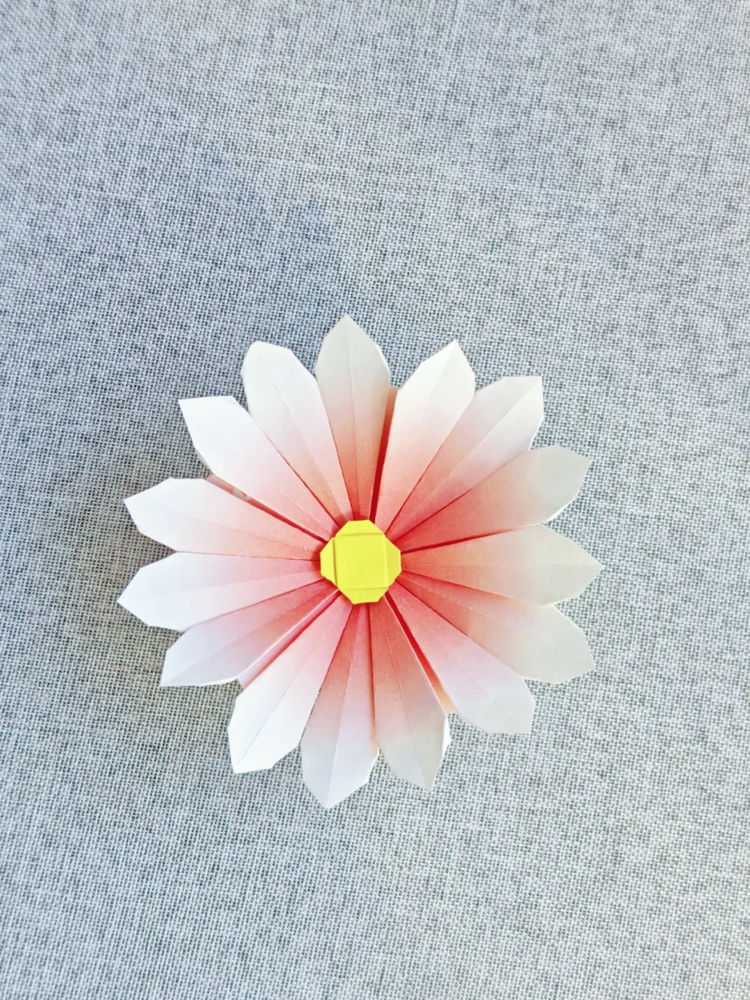Finished Fifteen-Petal Paper Daisy