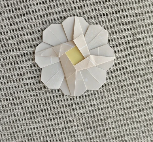 Finished Square-Center Paper Daisy